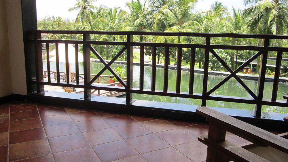 Hotel Ocean Spray Kālapettai Exterior foto