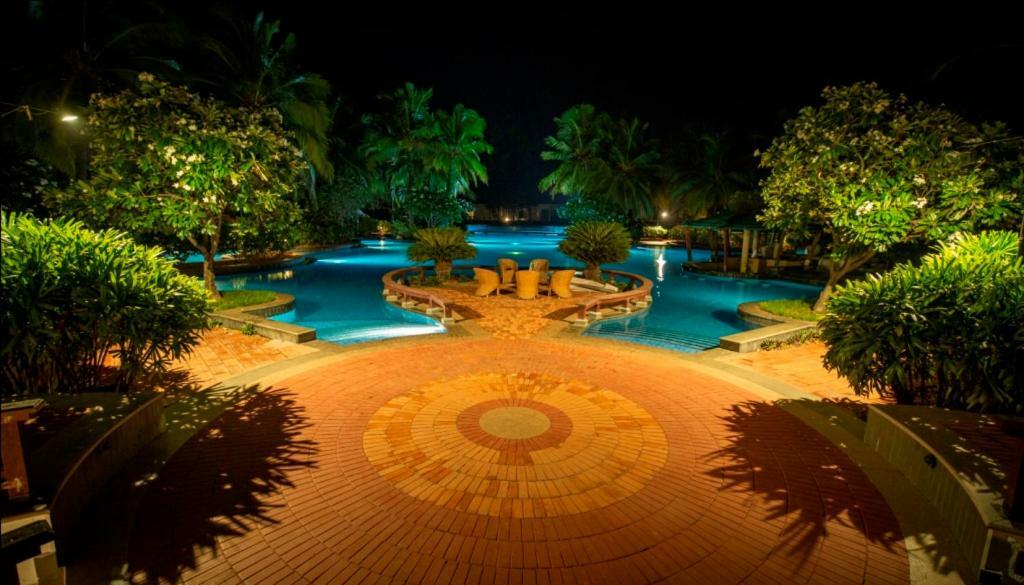 Hotel Ocean Spray Kālapettai Exterior foto