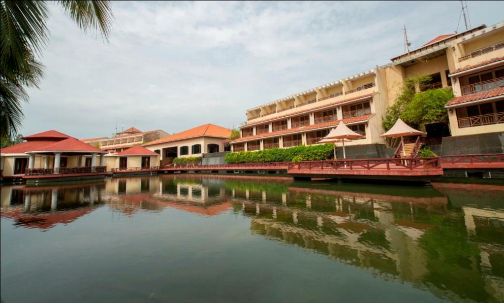Hotel Ocean Spray Kālapettai Exterior foto