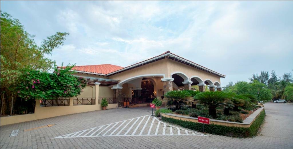 Hotel Ocean Spray Kālapettai Exterior foto